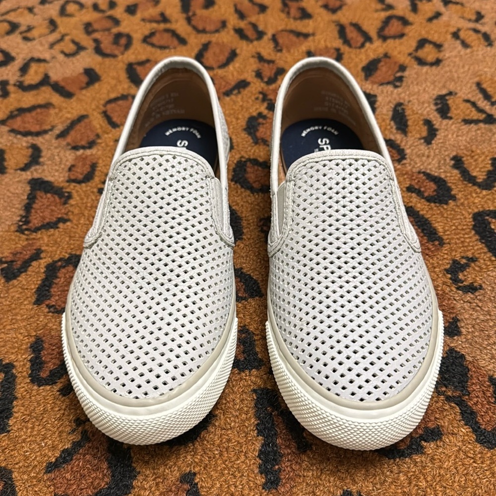 Women’s Sperry Top-Sider slip on, Size 8